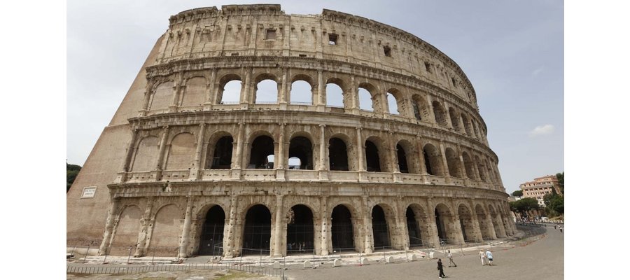Tourists break into Rome's Colosseum to drink beer