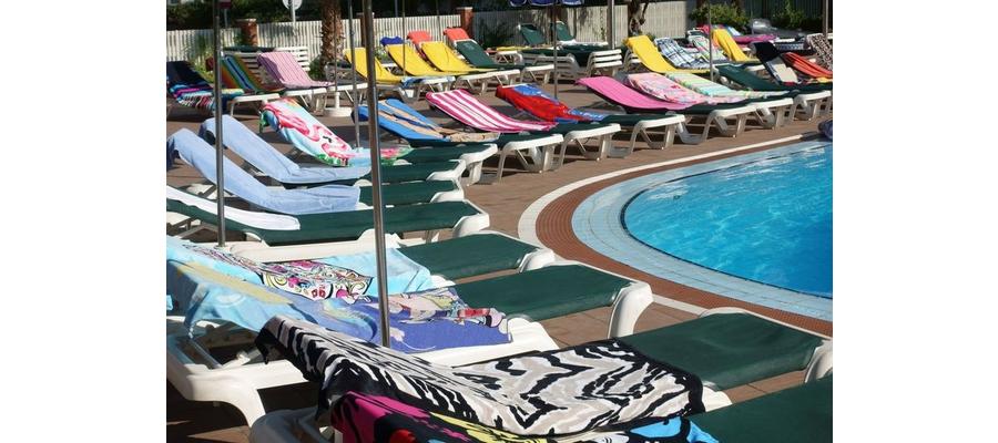 Spanish hotel's extreme measure to curb 'fights' over sunbeds
