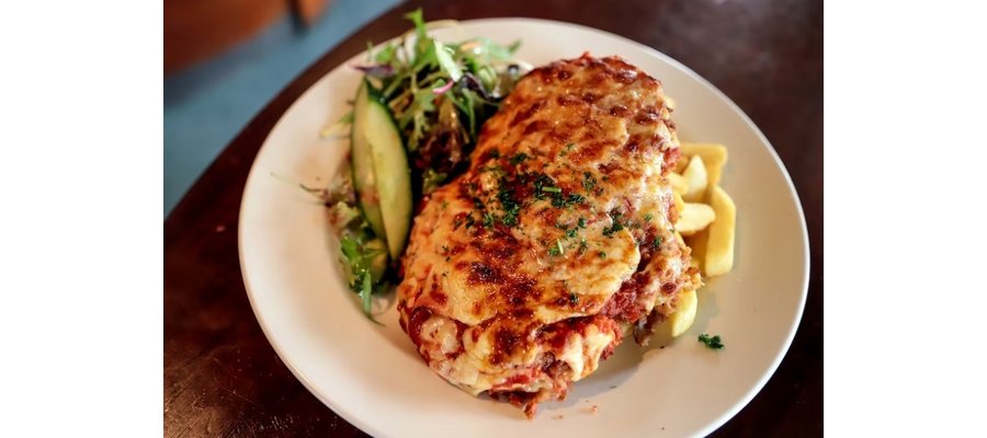 Inflation is making a visit to the pub more expensive, so how are publicans choosing the perfect parma price?