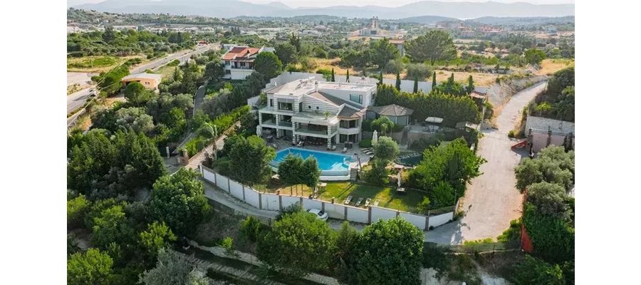 The hotel occupancy rate was 68.8 percent in September, declining by 12 percent from a year ago, says Müberra Eresin, the president of the Hotel Association of Türkiye (TÜROB)