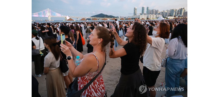 서울 다음은 부산…외국인 몰리자 백화점·호텔 ‘함박웃음’