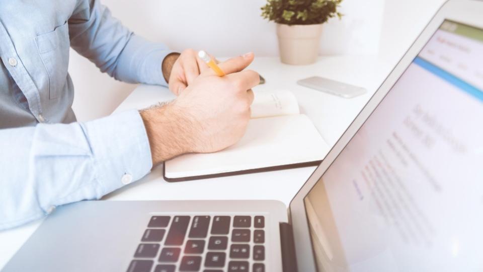Is It Better To Have a Revenue Manager or Revenue Management Software? 