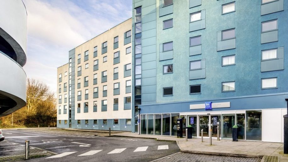 Accor opens dual-branded Ibis and Ibis Budget property close to Heathrow T5