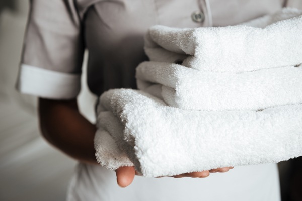 LUXURY HOTELIER SOLUTIONS FOR MANAGING STAFF CHALLENGES
