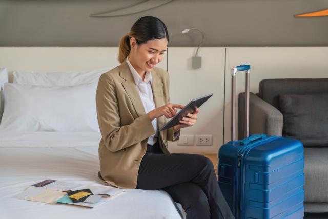 From Business to Leisure: The Intersection of Booking Behaviors and Guest Loyalty