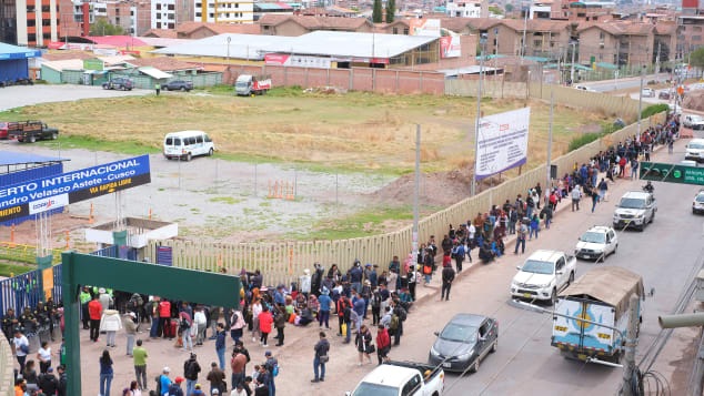 Hundreds of tourists stranded in Machu Picchu amid Peru protests
