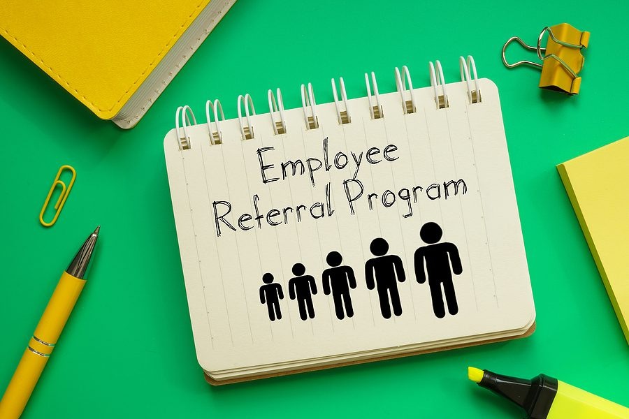 Designing and managing employee referral programs