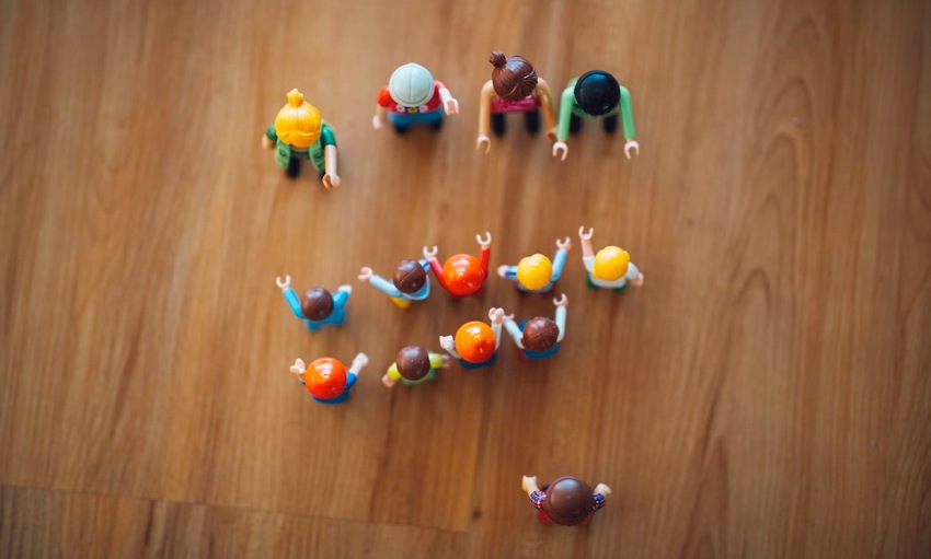 10 Facts About How Different Generations Interact with Guest Reviews