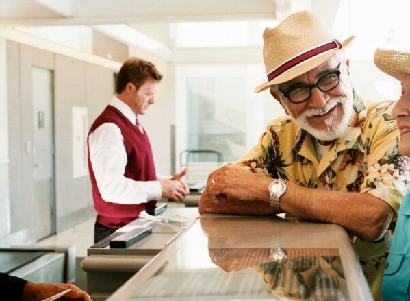 What is the optimal distribution mix in a hotel?