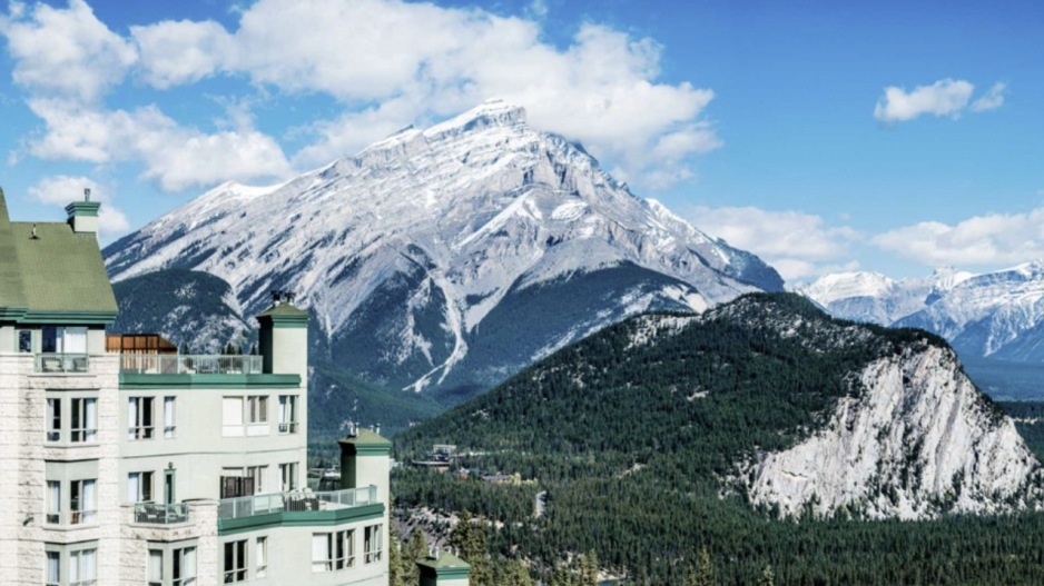 Record room rates attract hotel investors