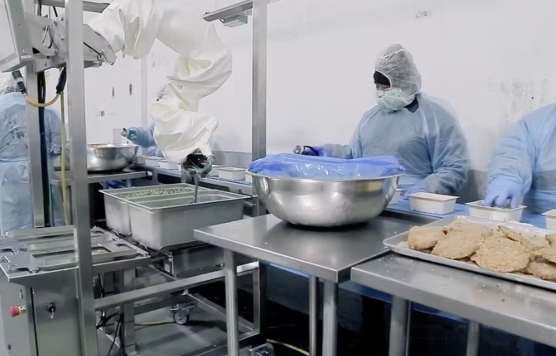 AI-Enabled Robotic System Targets High-Mix Food Manufacturing