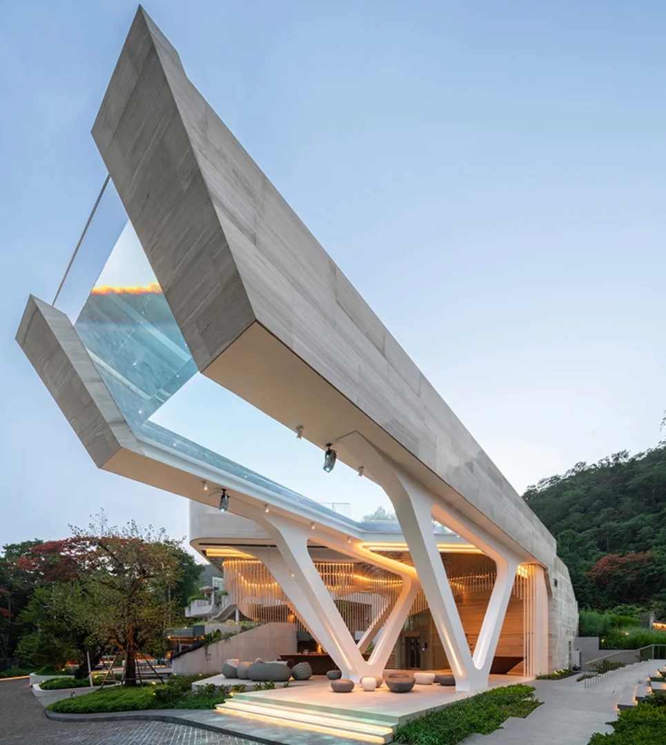 Cantilevered transparent pool hovers above hotel complex in Thailand