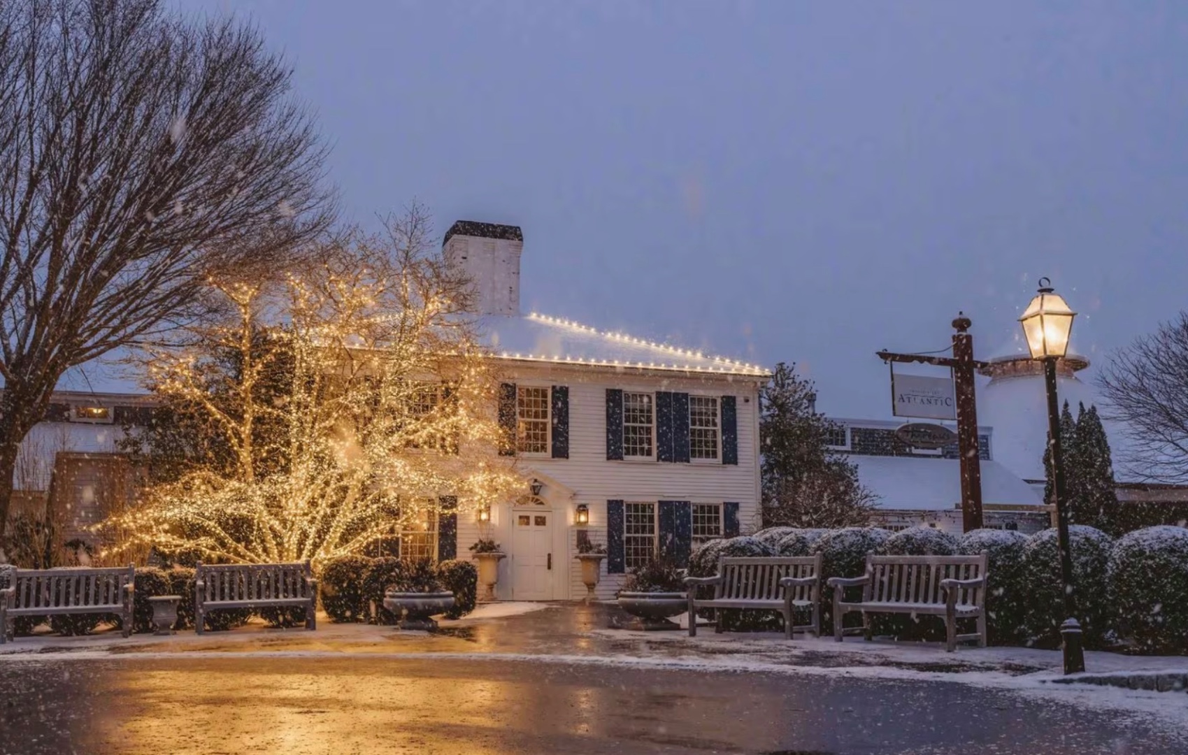 In a tight labor market, employers sweeten the holiday perks for hospitality employees