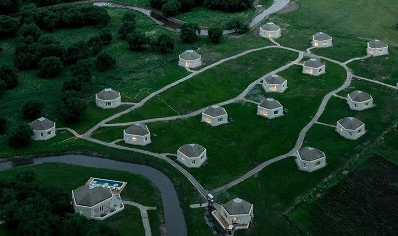 STUDIO QI's straybirds suji prairie hotel in mongolia evokes traditional nomadic yurts