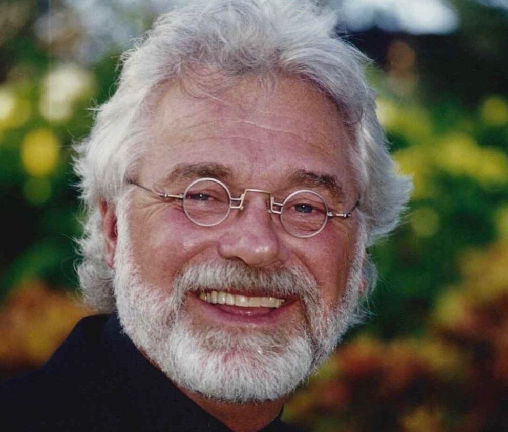 Ron Rivett, Who Built the Super 8 Hotel Chain, Dies at 83