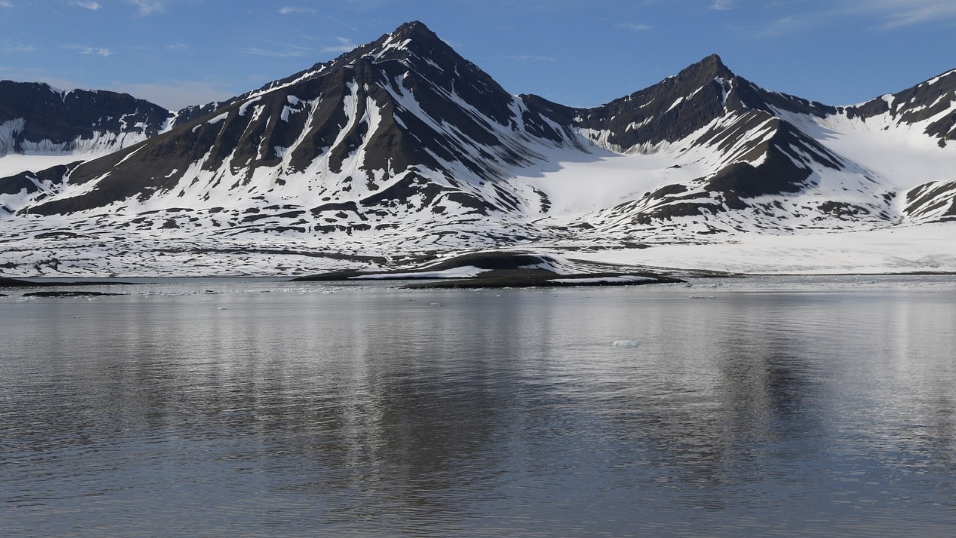 Norway Implements New Tourism Regulations in Svalbard for Wildlife Protection