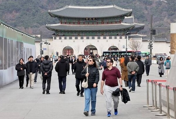 외국인 몰려드는 서울, 숙박 부동산이 뜬다